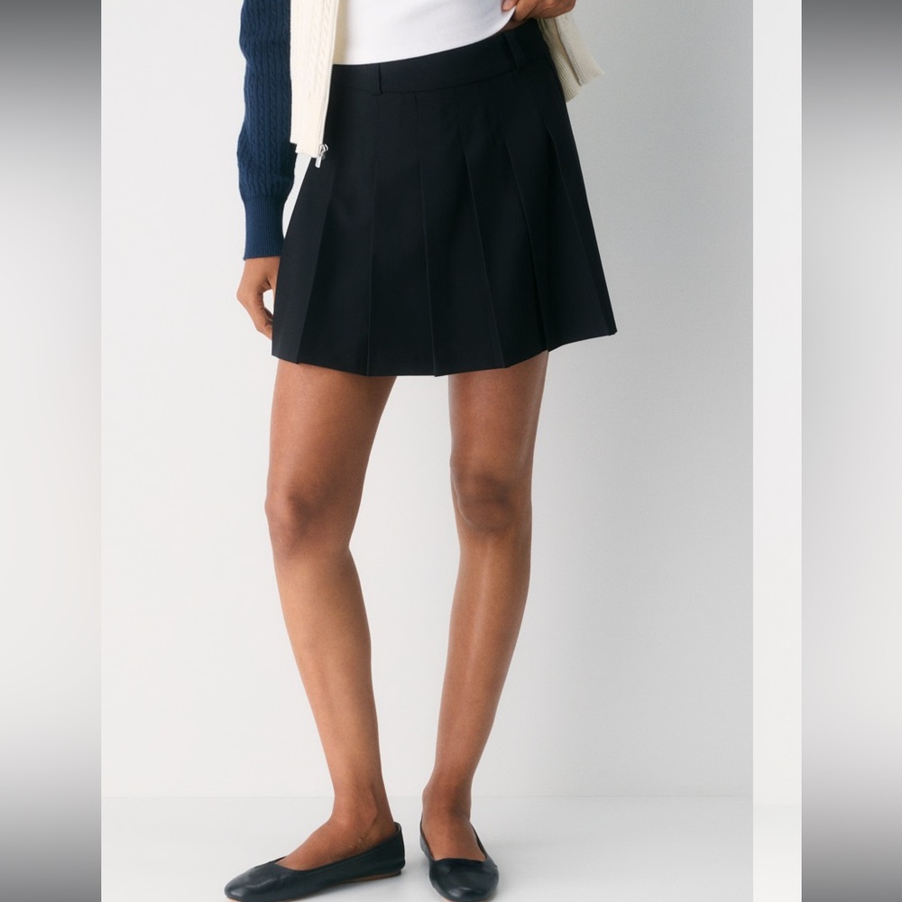 NWOT ARITZIA SUNDAY BEST Olive Micro Skirt Size 8 - Picture 2 of 7